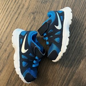 Nike Revolution 2 toddler sneakers